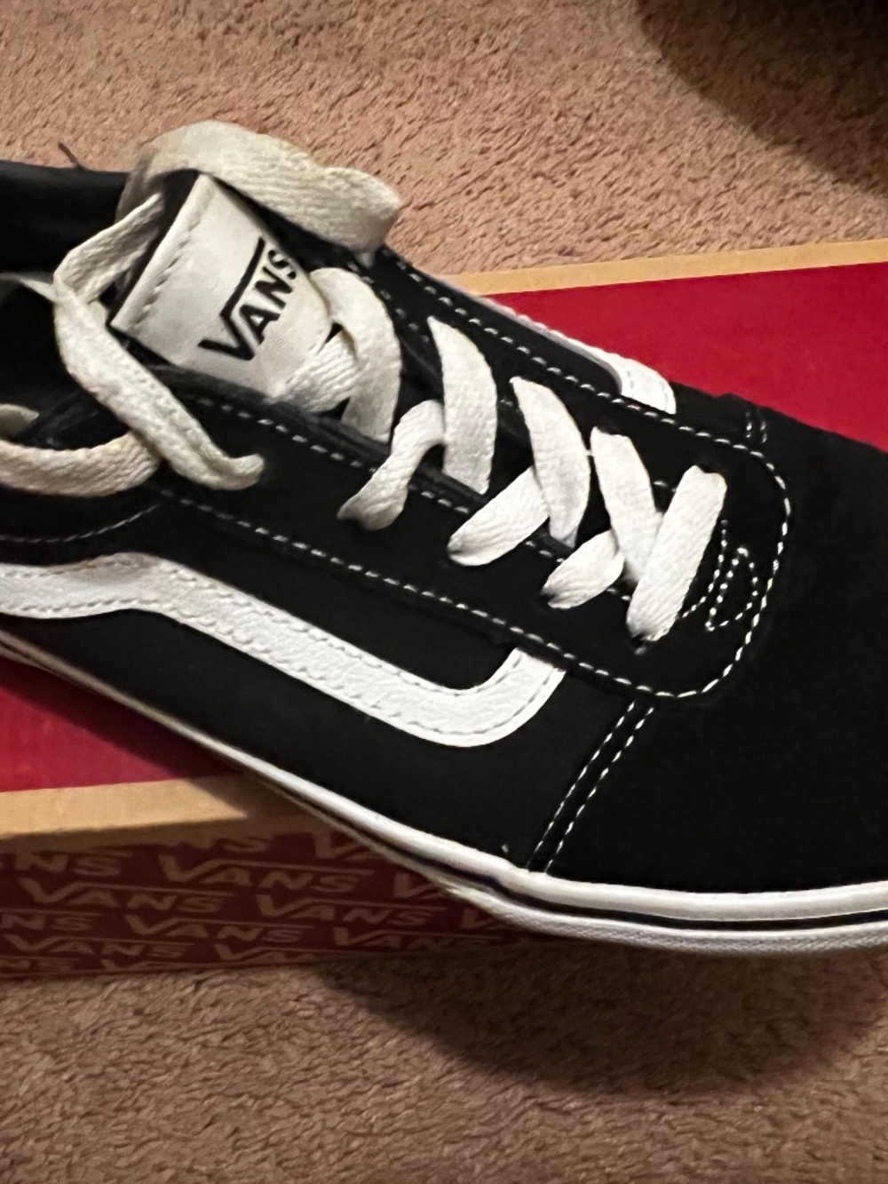 VANS, BLACK/WHITE, SIZE 6 MEN